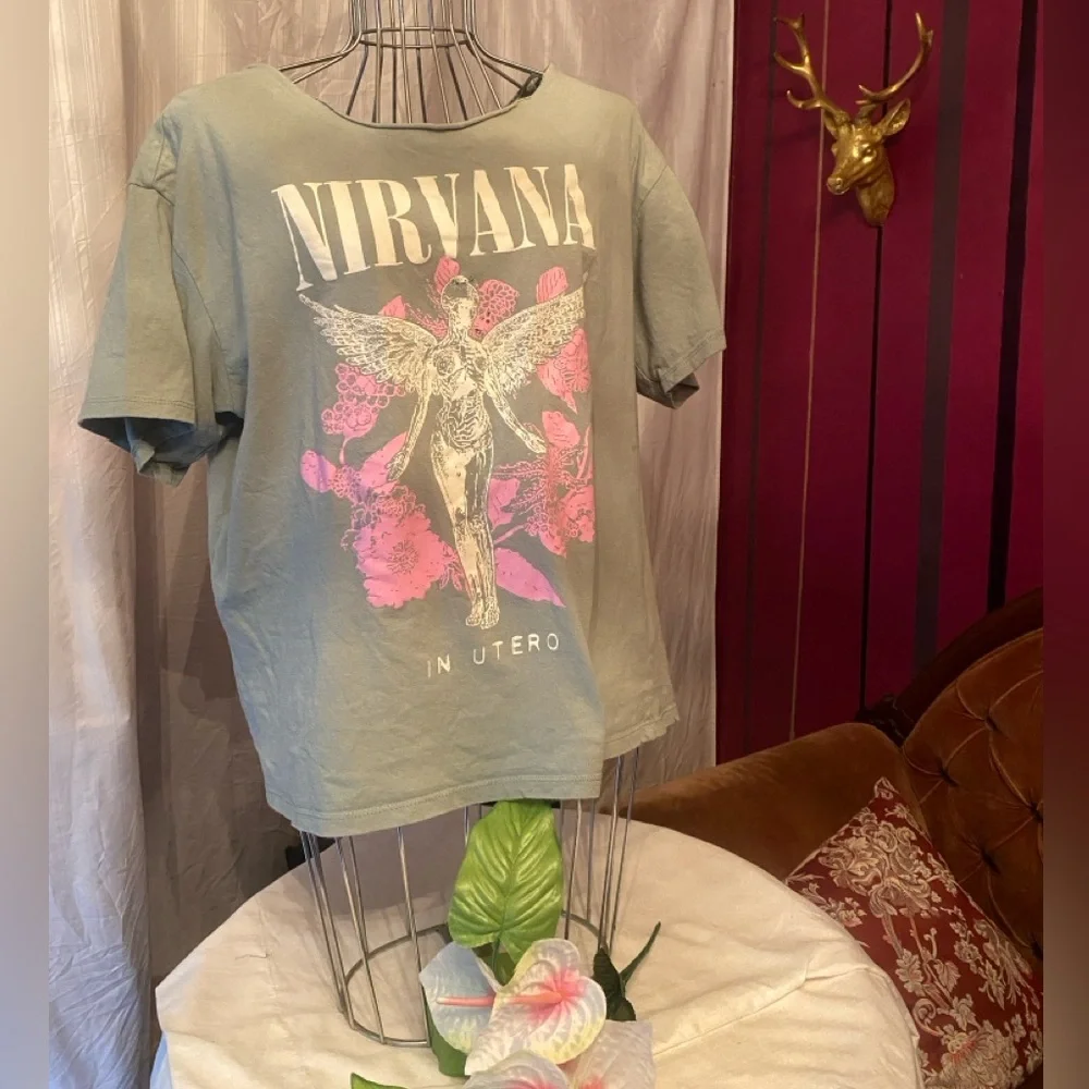 Nirvana 100% Cotton Graphic Tee w Pink Accents, Size Medium - Picture 2 of 5